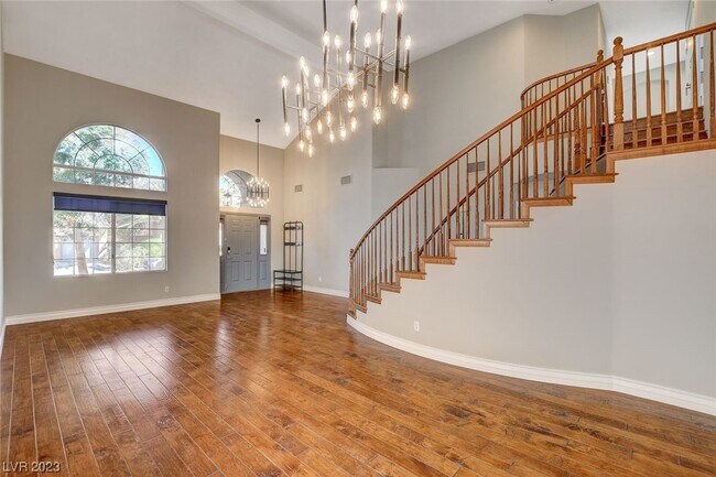 Building Photo - 8512 Estrelita Dr