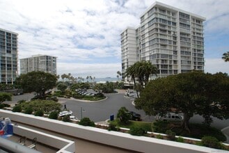 Building Photo - 1770 Avenida del Mundo