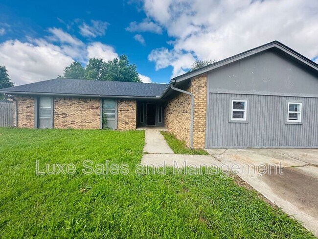 Photo - 11701 N Lee Ave House