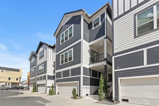 Building Photo - 1406 W 21st St