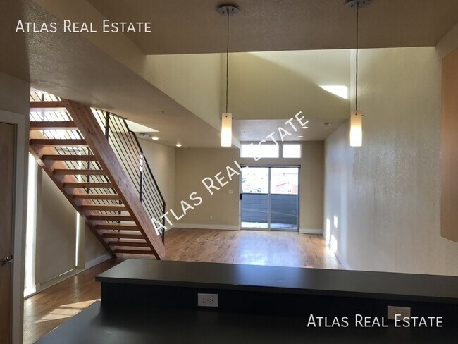 Building Photo - 4411 Yates St