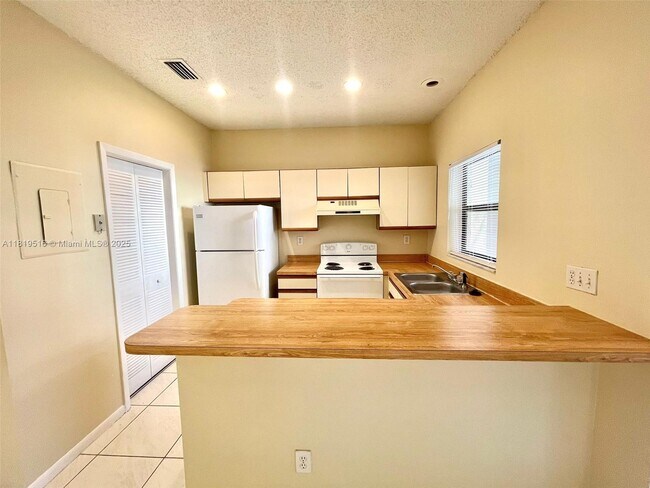 Foto del edificio - 1423 Avon Ln
