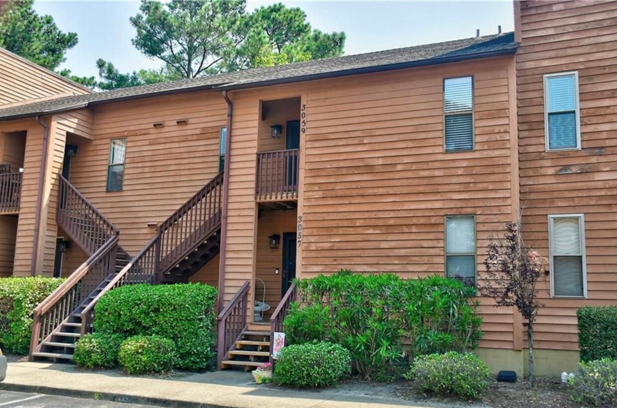 Primary Photo - Beautiful Condo Block from the Bay!