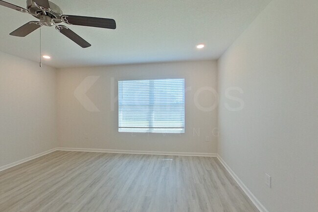 Foto del edificio - 220 Monarch Ln