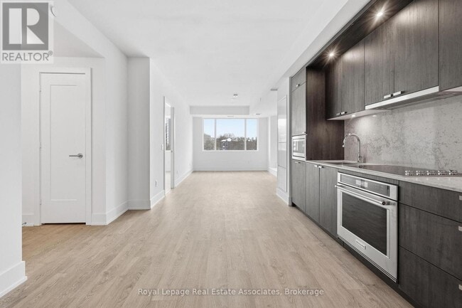 Building Photo - 259 The Kingsway