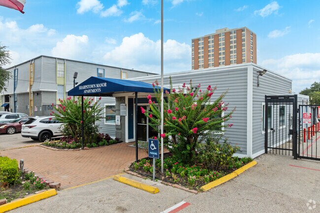 Oficina de arrendamiento - Sharpstown Manor
