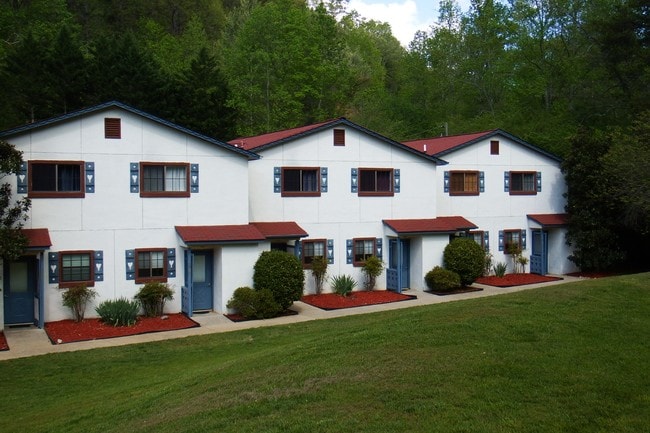 Building Photo - Deer Field Apartments