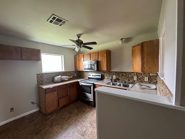 Building Photo - 851 Aspen Ln