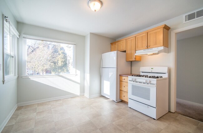 Building Photo - 8424 N Fox Croft Ln