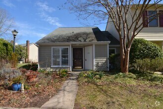 Building Photo - 220 St Andrews Ln