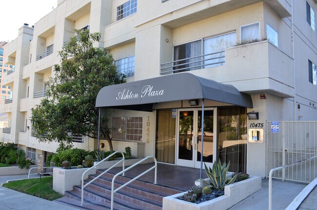 Foto del edificio - 10475 Ashton Ave