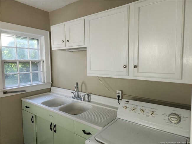 Foto del edificio - 225 Pinecrest Dr
