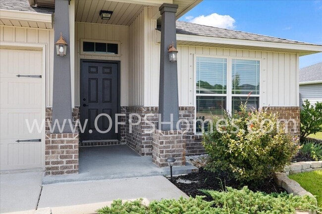 Building Photo - 6123 Redberry Dr