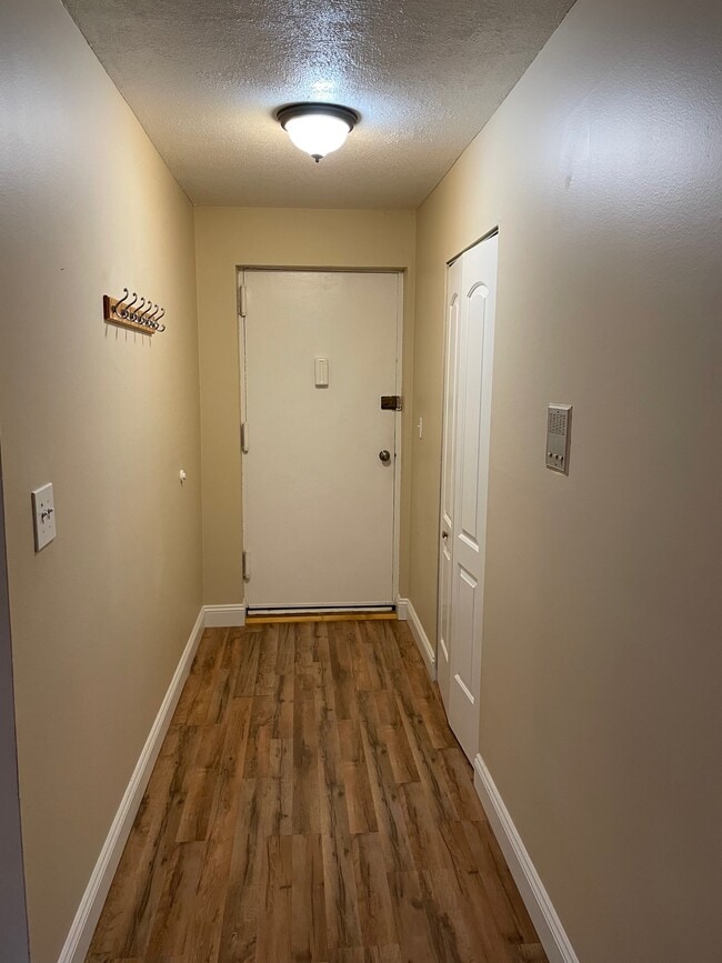 Entryway - 308 Meadowside Rd