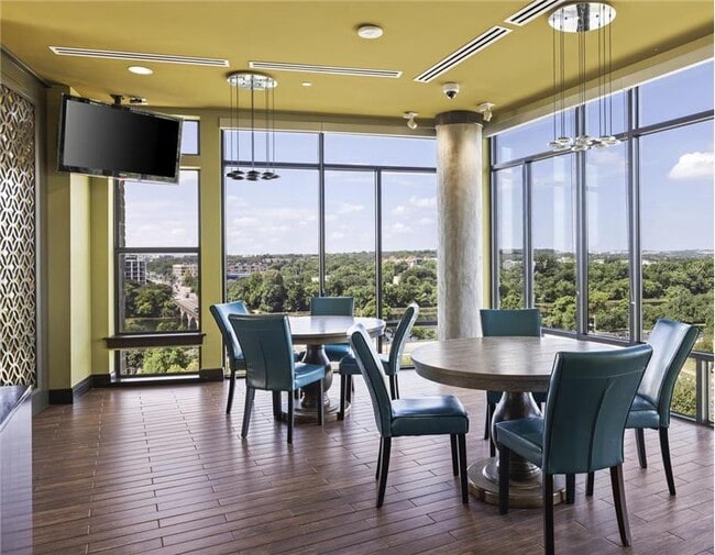 Foto del edificio - 117 1/2 Sandra Muraida Way