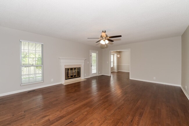 Building Photo - 3933 Hillshire Dr