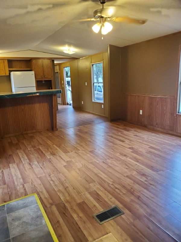 Building Photo - 415 Mooney St