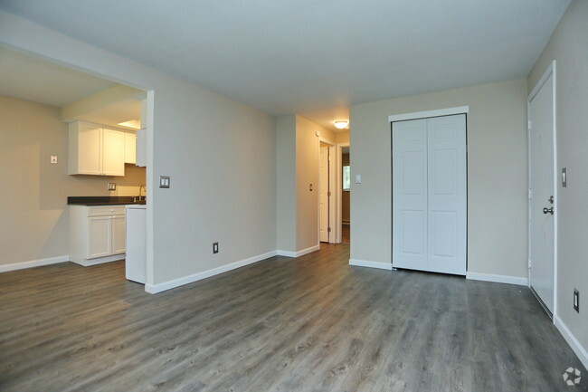 1BR, 1BA 650 SF - Hidden Firs Apartments