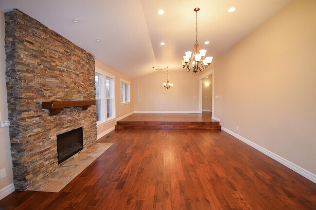 Building Photo - 12 Mozarteum Ct