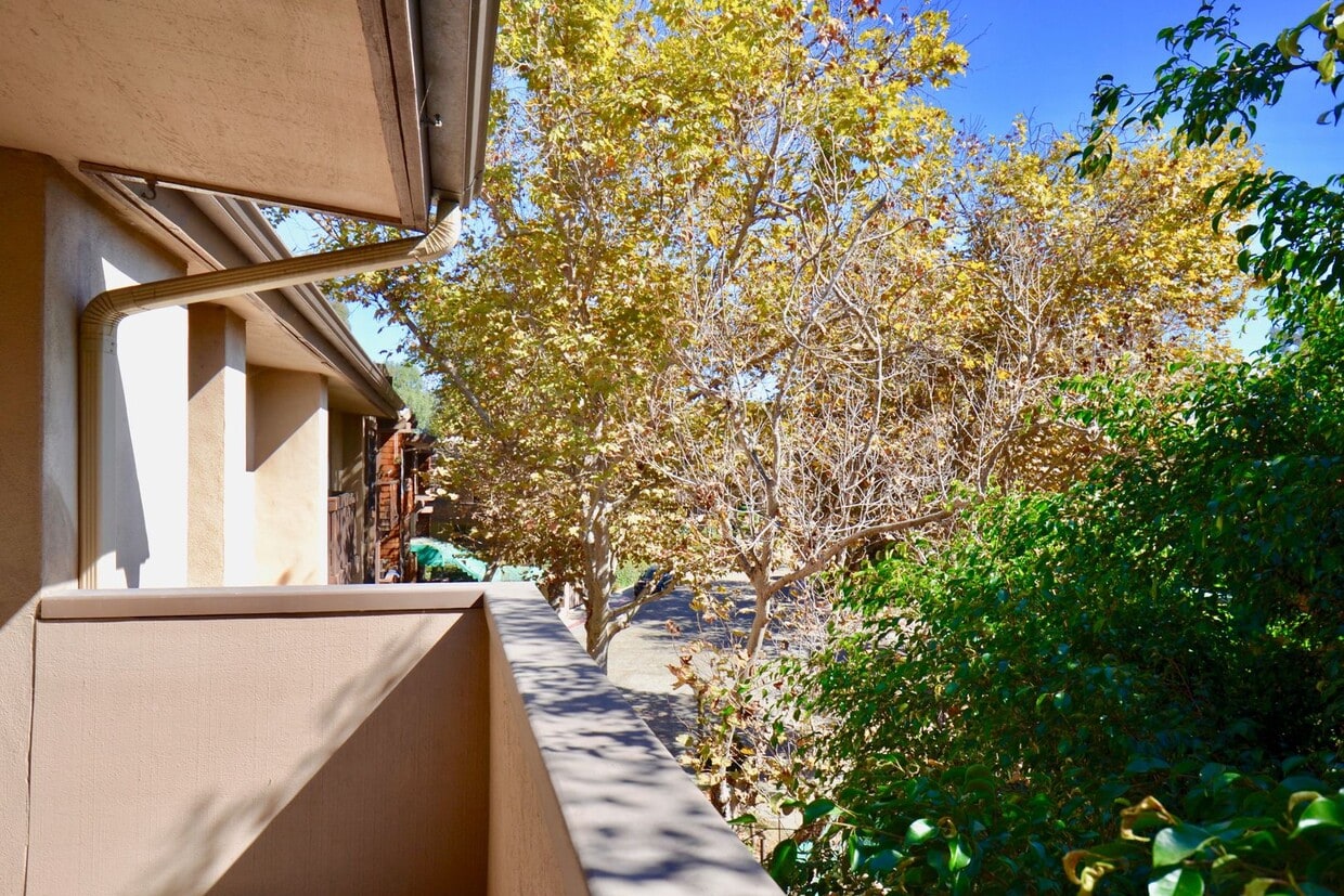 Primary Photo - Tranquil Furnished 2 Bedroom in Boardwalk ...