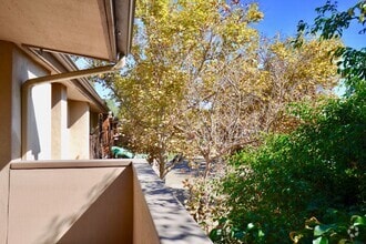 Building Photo - 8860 Villa La Jolla Dr
