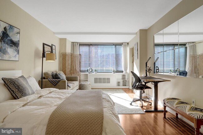 Foto del edificio - 1021 Arlington Blvd