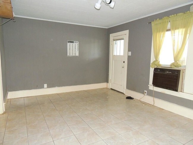 Foto del edificio - 12701 Woodworth Dr