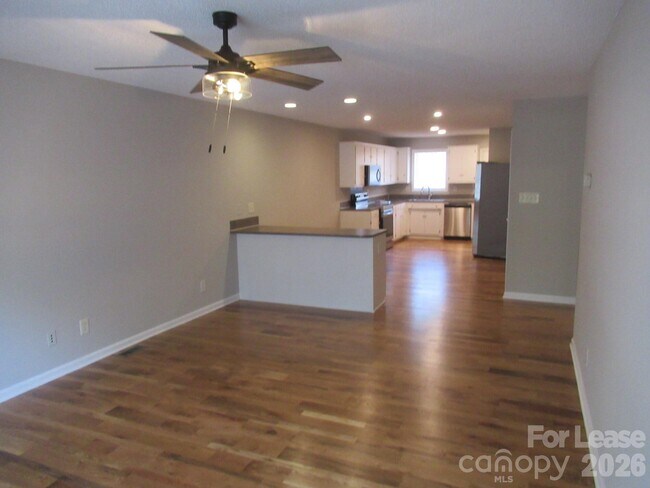 Building Photo - 800 Horseshoe Lake Rd