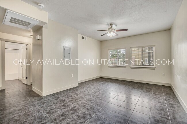 Foto del edificio - 75 E 200 N