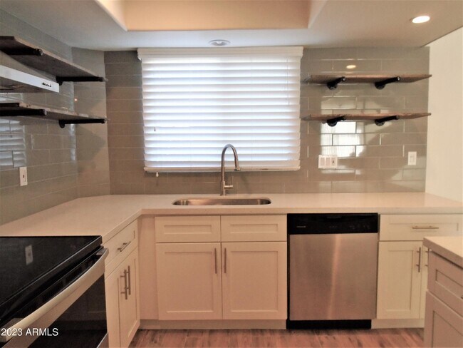 Foto del edificio - 6933 E Osborn Rd