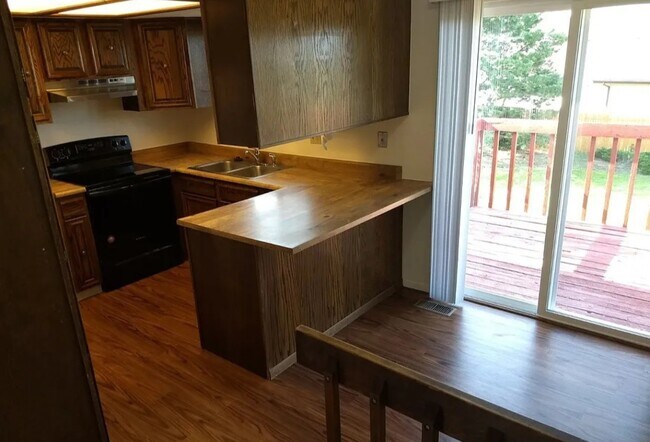 Foto del edificio - 2015 Chapel Hills Dr