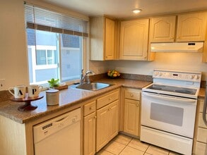 Building Photo - 14014 Reed Ave