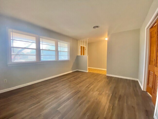 Foto del edificio - Newly Renovated 3 bed 2 bath