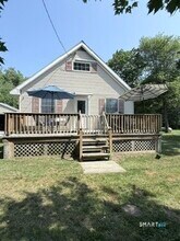 Building Photo - 33 Maple St
