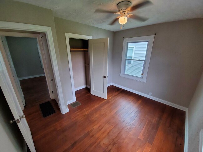 Foto del edificio - 4 Bedroom 1 Bath Home