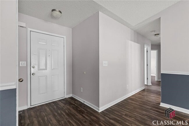 Building Photo - 430 Raymond Dr