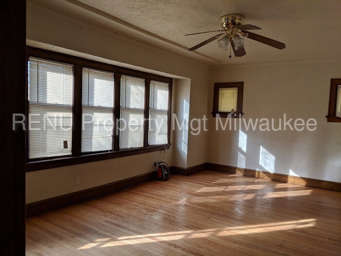 Primary Photo - Upper Duplex