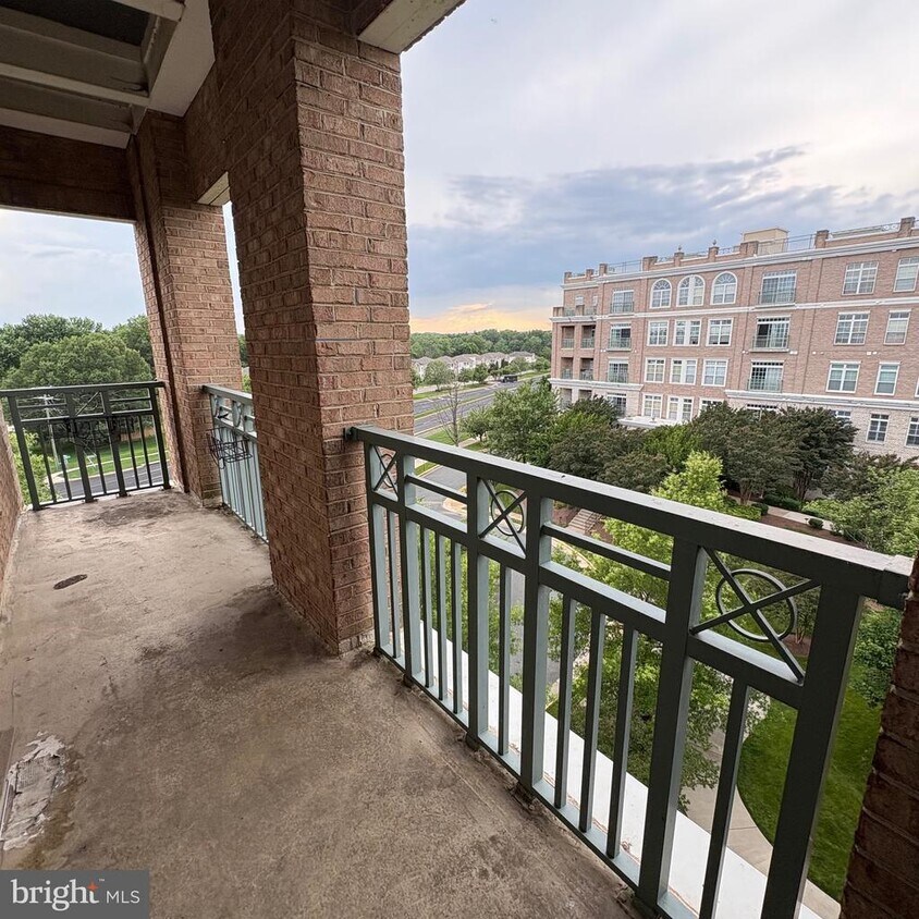 Foto del edificio - 810 Belmont Bay Dr