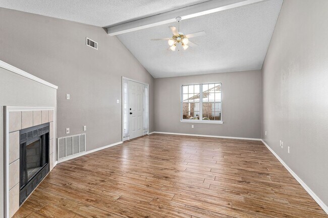 Building Photo - 5802 Park Valley Cir