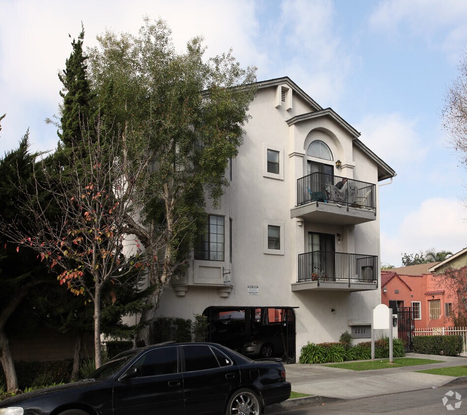 Foto del edificio - 2211 Cedar Ave