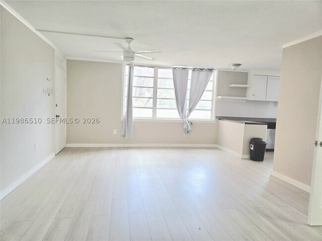 Foto del edificio - 1700 NE 191st St