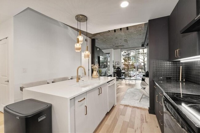 Building Photo - 250 Pharr Rd NE