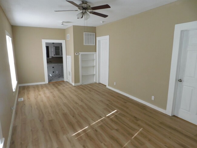 Building Photo - Newly renovated 2 bedroom/1 bath in El Dor...