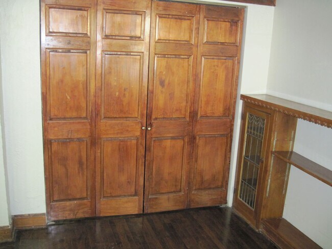 Foto del edificio - 2579 N Frederick Ave