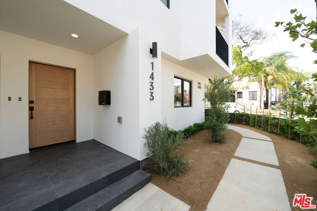 Foto del edificio - 1433 S Crescent Heights Blvd