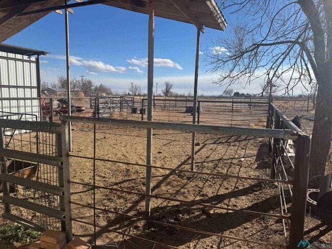 Building Photo - 903 Beckett Ave