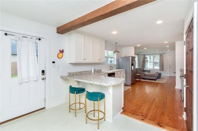 Building Photo - 958 Pinemont Dr