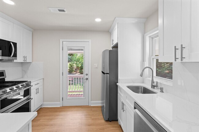 Foto del edificio - Renovated Charming Cape Cod in Takoma Park!