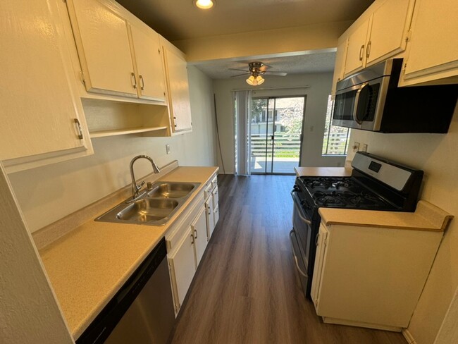 Building Photo - 1 Bedroom 1 Bathroom Condo in La Habra