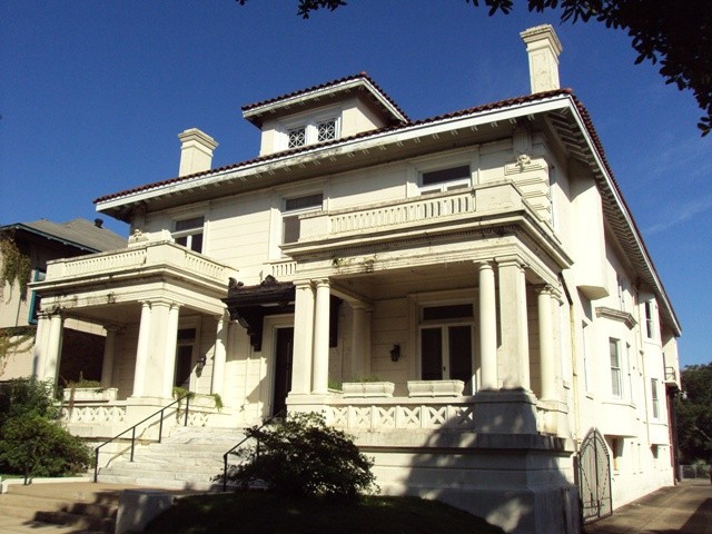 Building Photo - The Antoinette Apartments